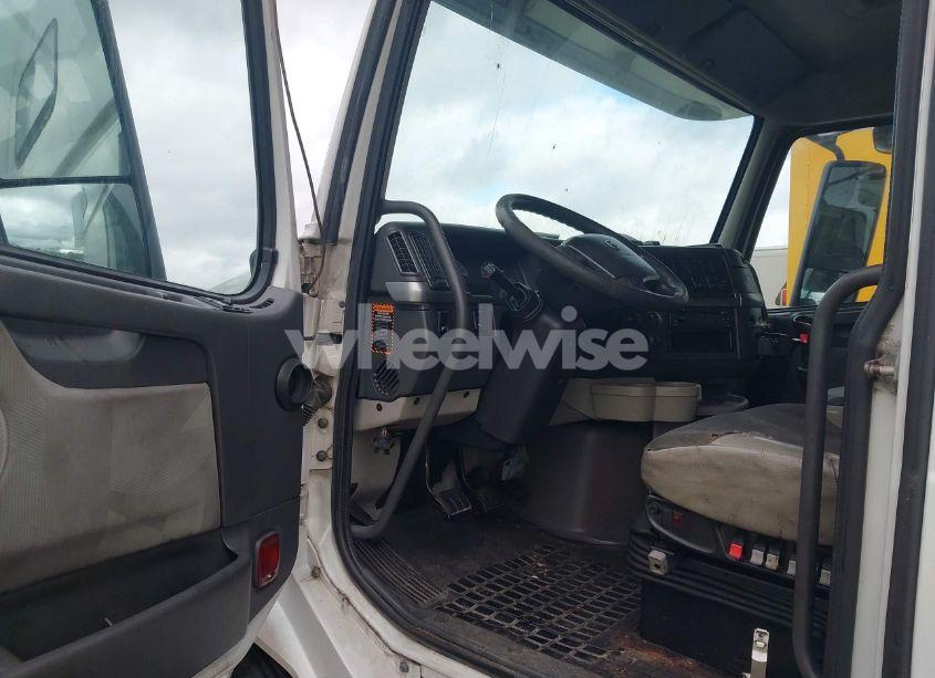 Photo 6 of 2011 Volvo Vn VNL (VIN 4V4NC9EJ3BN295091)
