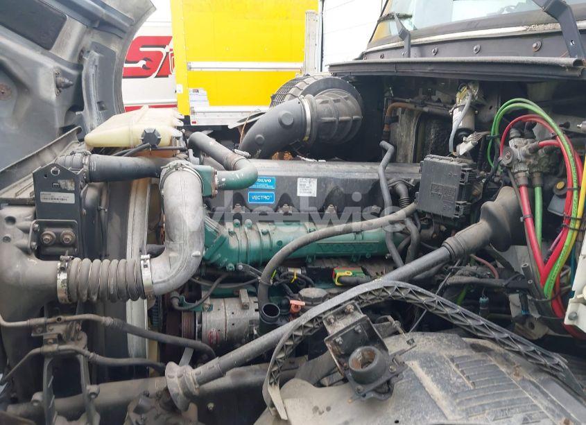 Photo 9 of 2011 Volvo Vn VNL (VIN 4V4NC9EJ3BN295091)