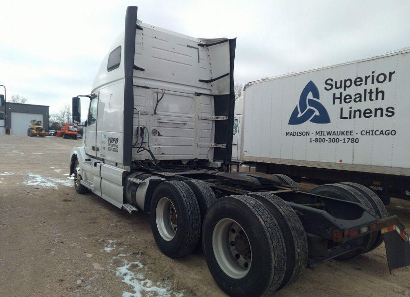 Photo 3 of 2015 Volvo Vn VNL (VIN 4V4NC9EJ4FN918580)