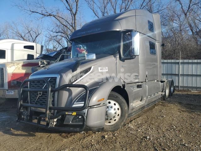 Photo 3 of 2025 VOLVO VN VNL (VIN 4V4NC9EJ5SN664808)