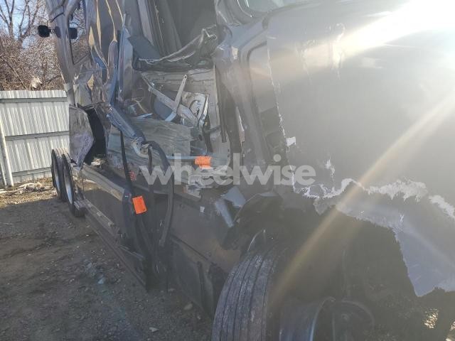 Photo 8 of 2025 VOLVO VN VNL (VIN 4V4NC9EJ5SN664808)