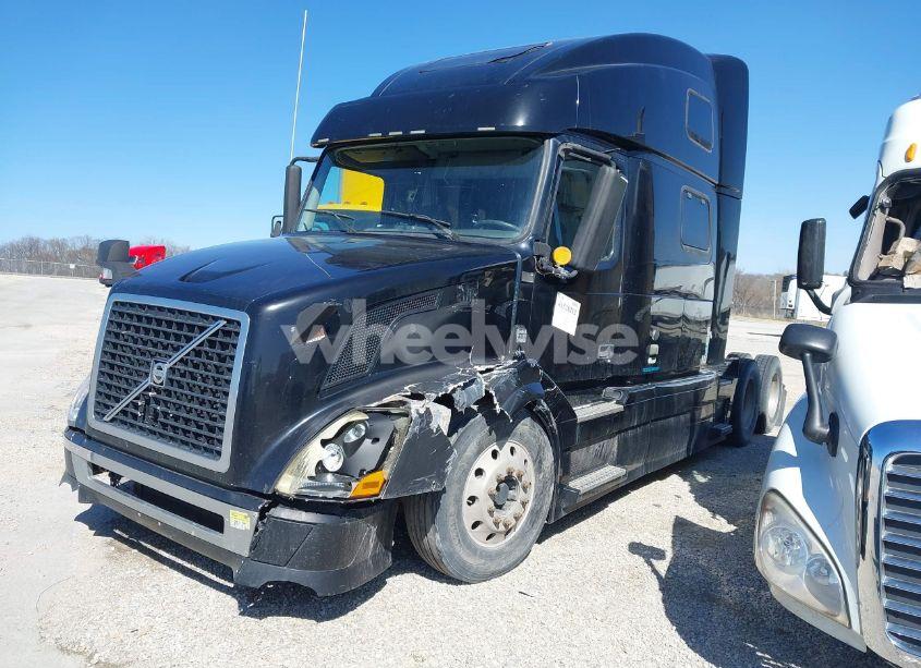 Photo 2 of 2010 Volvo Vn VNL (VIN 4V4NC9EJ6AN291891)