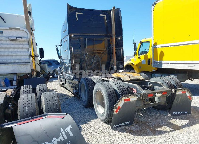 Photo 3 of 2010 Volvo Vn VNL (VIN 4V4NC9EJ6AN291891)