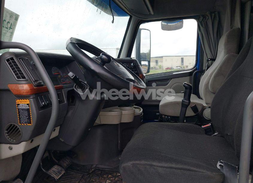 Photo 6 of 2012 Volvo Vn (VIN 4V4NC9EJ6CN542458)