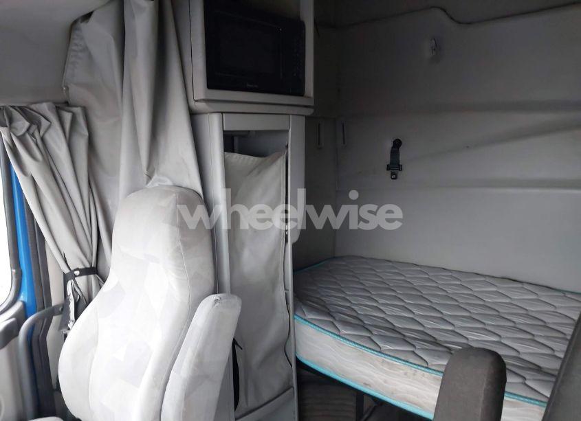 Photo 7 of 2012 Volvo Vn (VIN 4V4NC9EJ6CN542458)