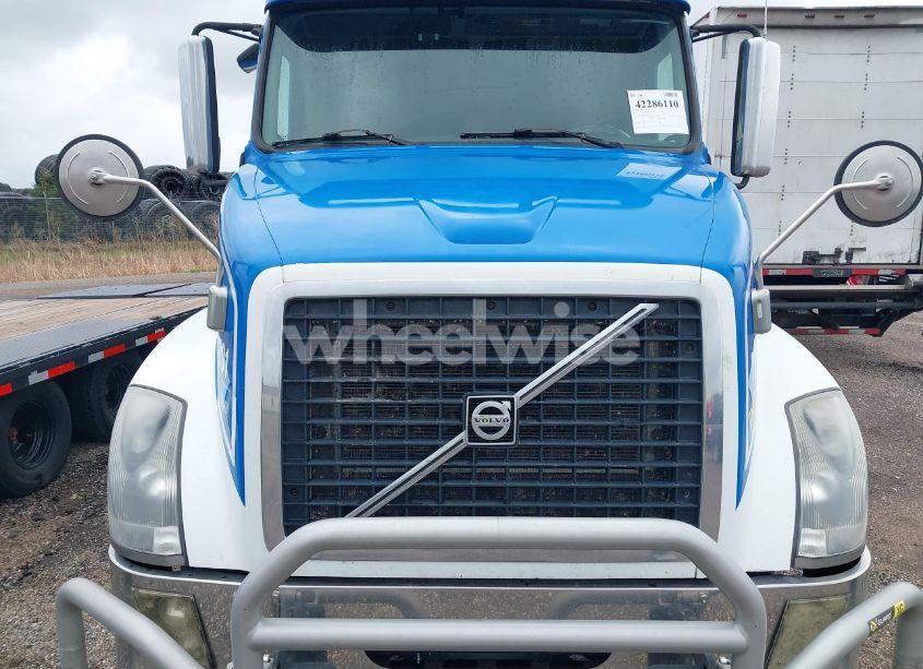 Photo 9 of 2012 Volvo Vn (VIN 4V4NC9EJ6CN542458)