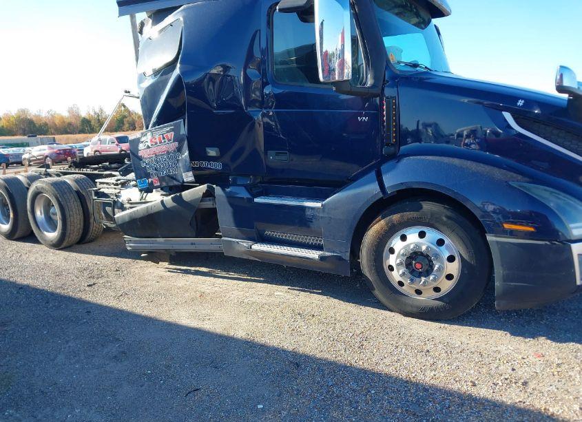 Photo 13 of 2019 Volvo Vnl (VIN 4V4NC9EJ7KN195592)