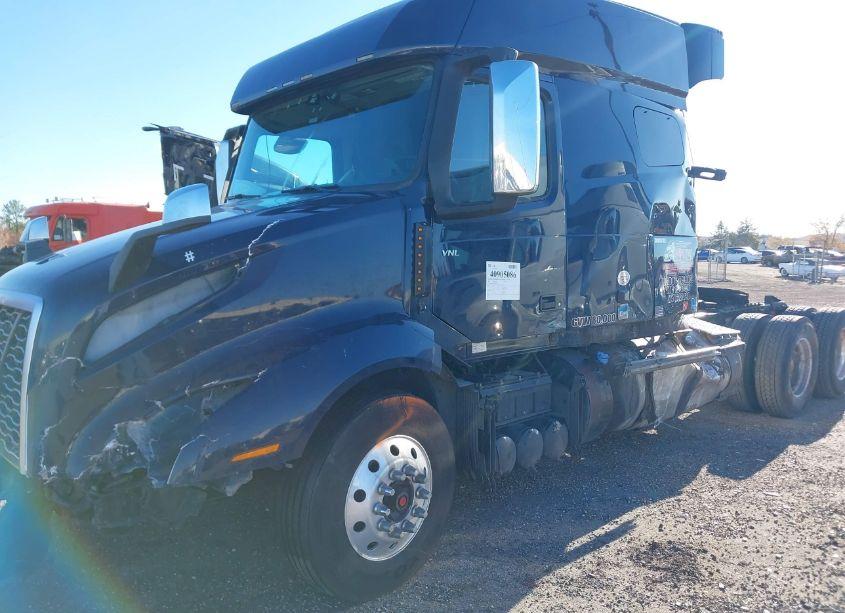 Photo 2 of 2019 Volvo Vnl (VIN 4V4NC9EJ7KN195592)