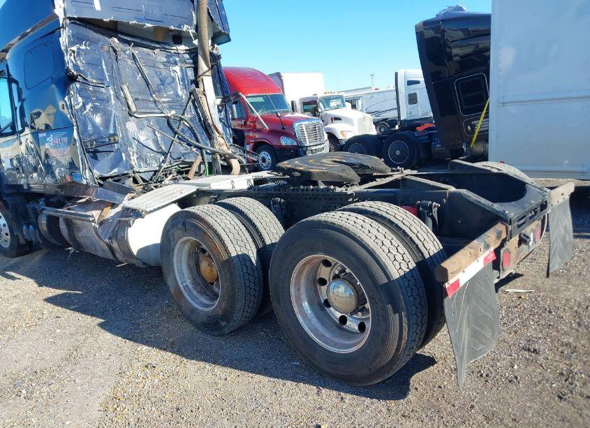 Photo 3 of 2019 Volvo Vnl (VIN 4V4NC9EJ7KN195592)