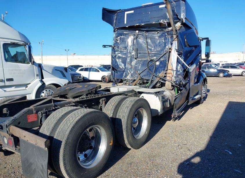 Photo 4 of 2019 Volvo Vnl (VIN 4V4NC9EJ7KN195592)