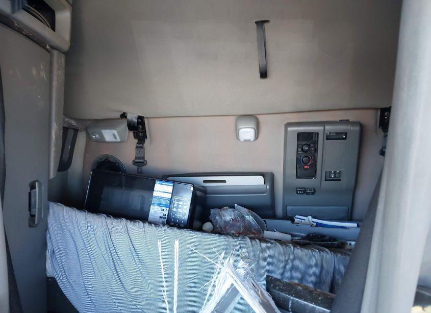 Photo 6 of 2019 Volvo Vnl (VIN 4V4NC9EJ7KN195592)