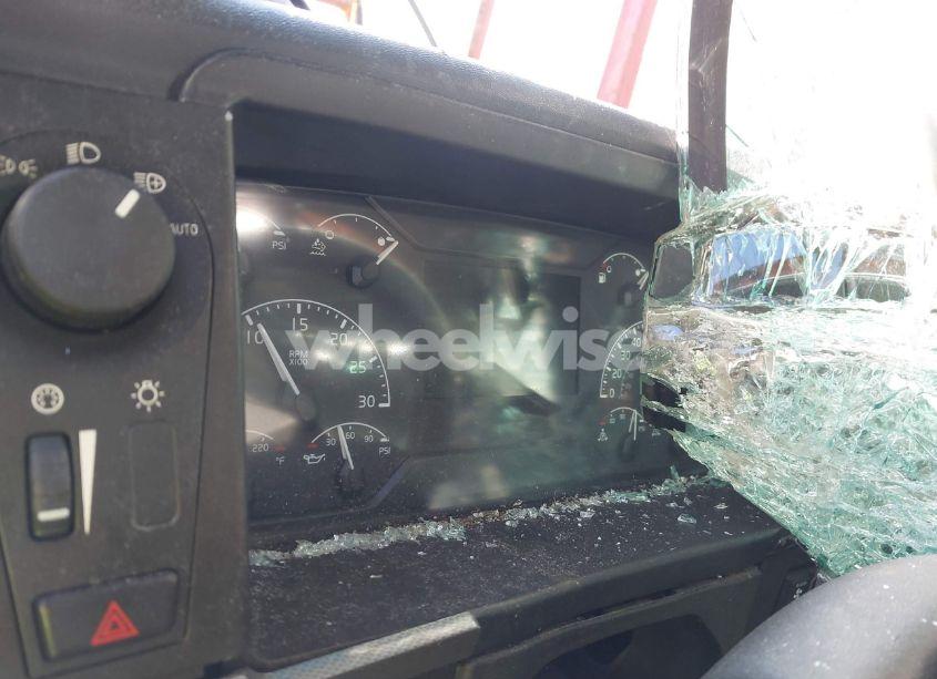 Photo 5 of 2019 Volvo Vnl (VIN 4V4NC9EJ9KN207967)