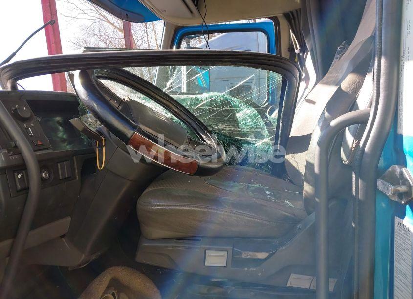 Photo 7 of 2019 Volvo Vnl (VIN 4V4NC9EJ9KN207967)