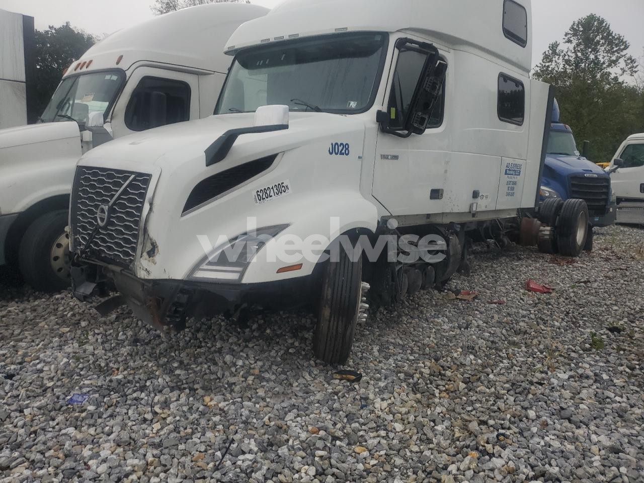 Photo 2 of 2024 VOLVO VNL SEMI TRUCK (VIN 4V4NC9EJ9RN652963)