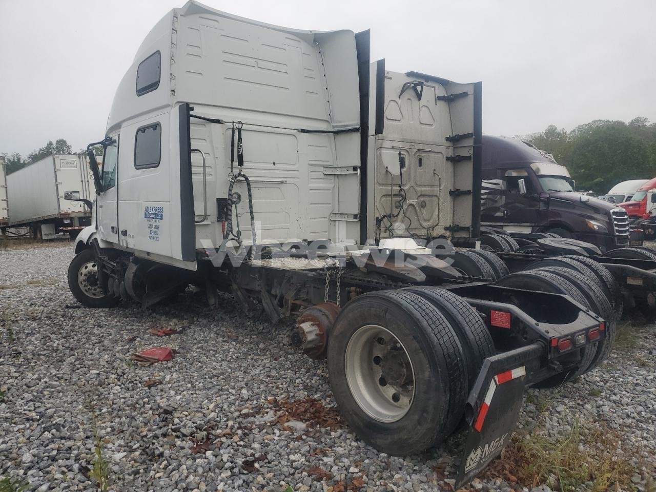 Photo 3 of 2024 VOLVO VNL SEMI TRUCK (VIN 4V4NC9EJ9RN652963)