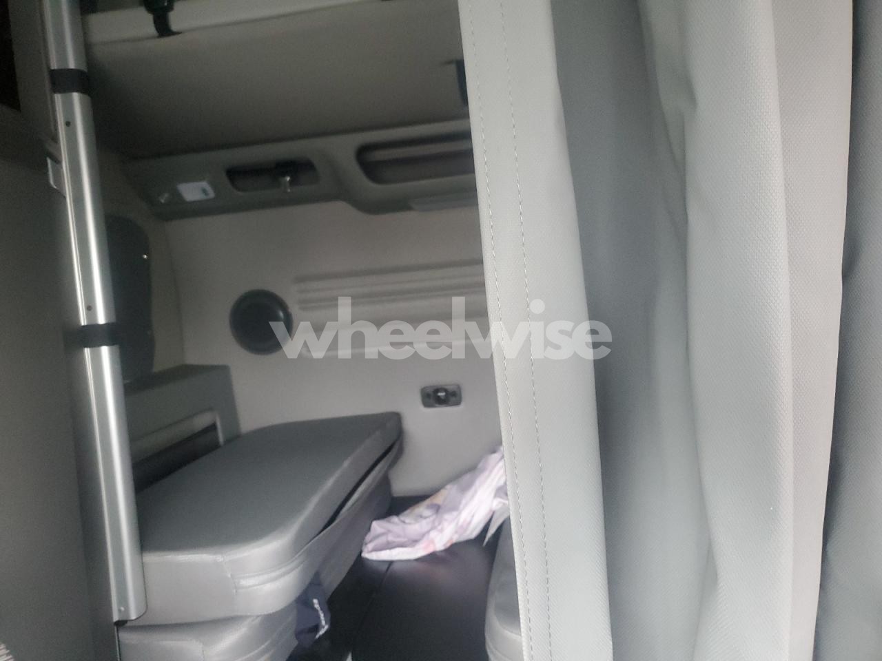 Photo 6 of 2024 VOLVO VNL SEMI TRUCK (VIN 4V4NC9EJ9RN652963)