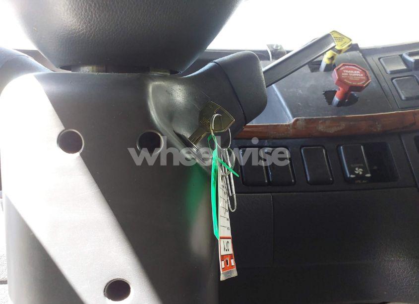 Photo 10 of 2008 Volvo Vn VNL (VIN 4V4NC9GH18N460137)