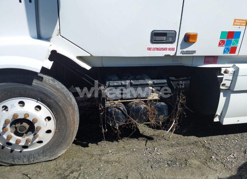 Photo 11 of 2008 Volvo Vn VNL (VIN 4V4NC9GH18N460137)