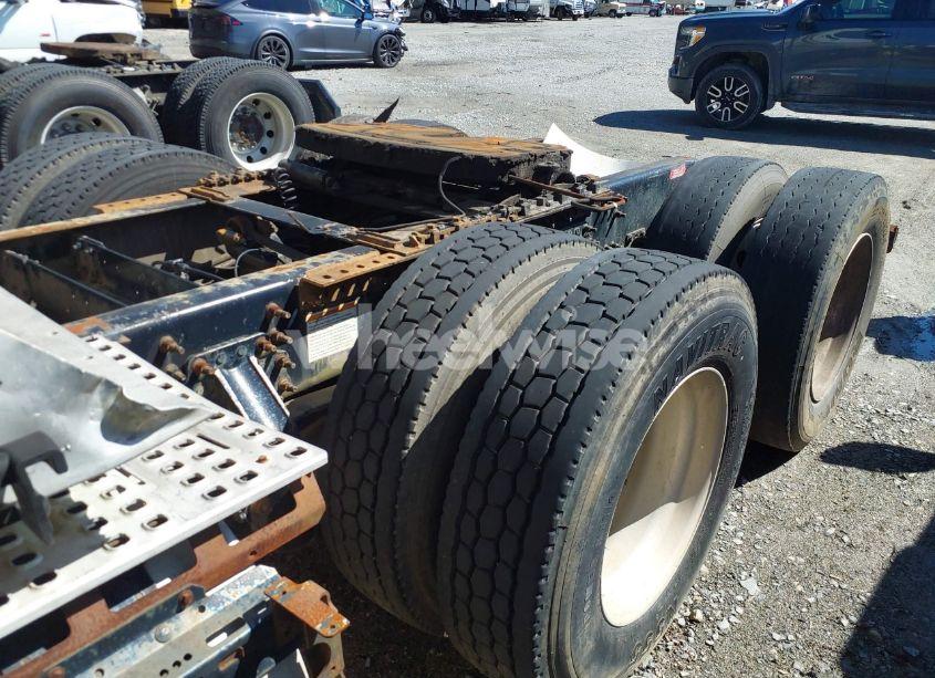 Photo 12 of 2008 Volvo Vn VNL (VIN 4V4NC9GH18N460137)