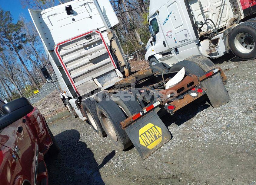 Photo 3 of 2008 Volvo Vn VNL (VIN 4V4NC9GH18N460137)