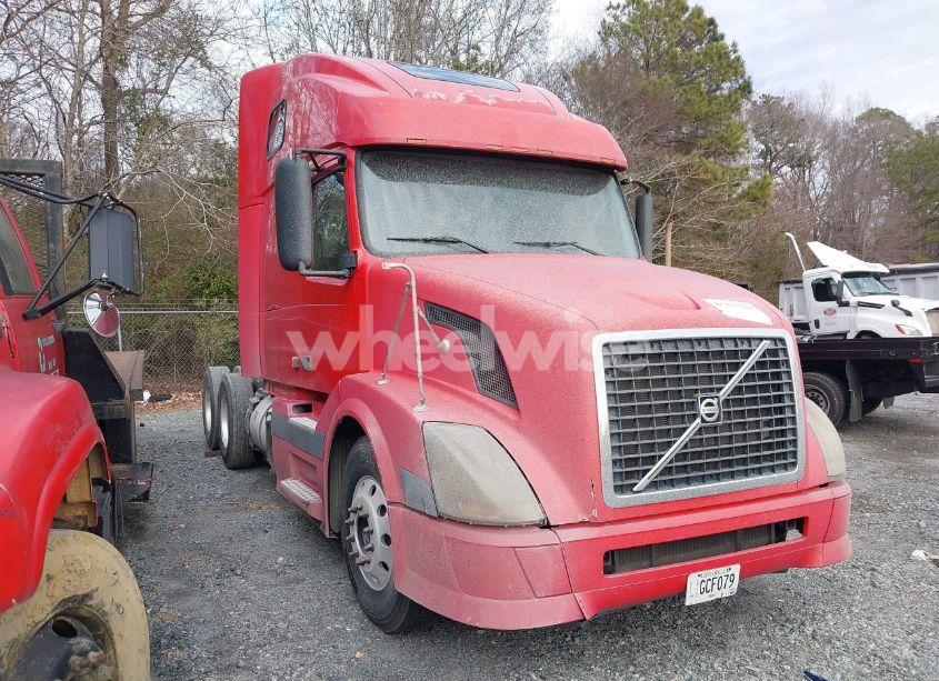 2005 Volvo Vn VNL (VIN 4V4NC9GH25N388120) main photo