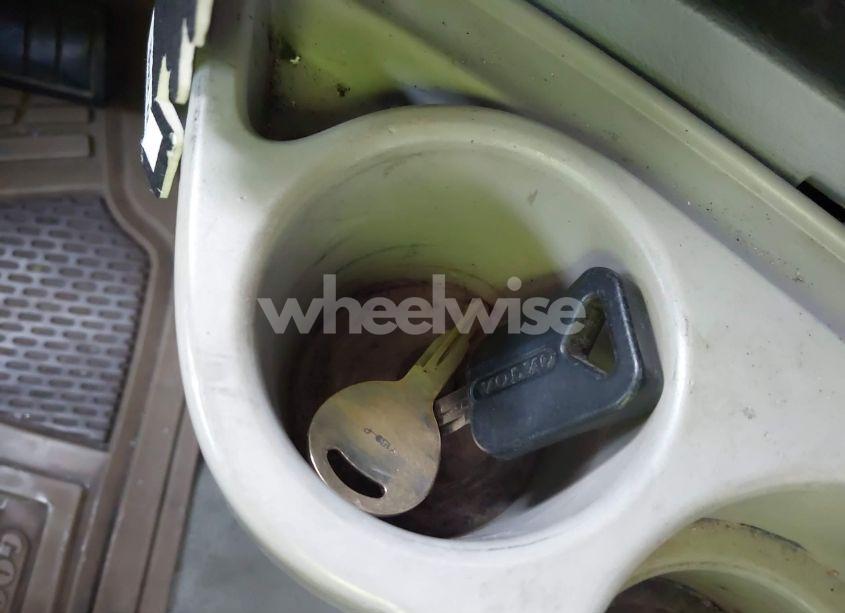 Photo 10 of 2005 Volvo Vn VNL (VIN 4V4NC9GH25N388120)