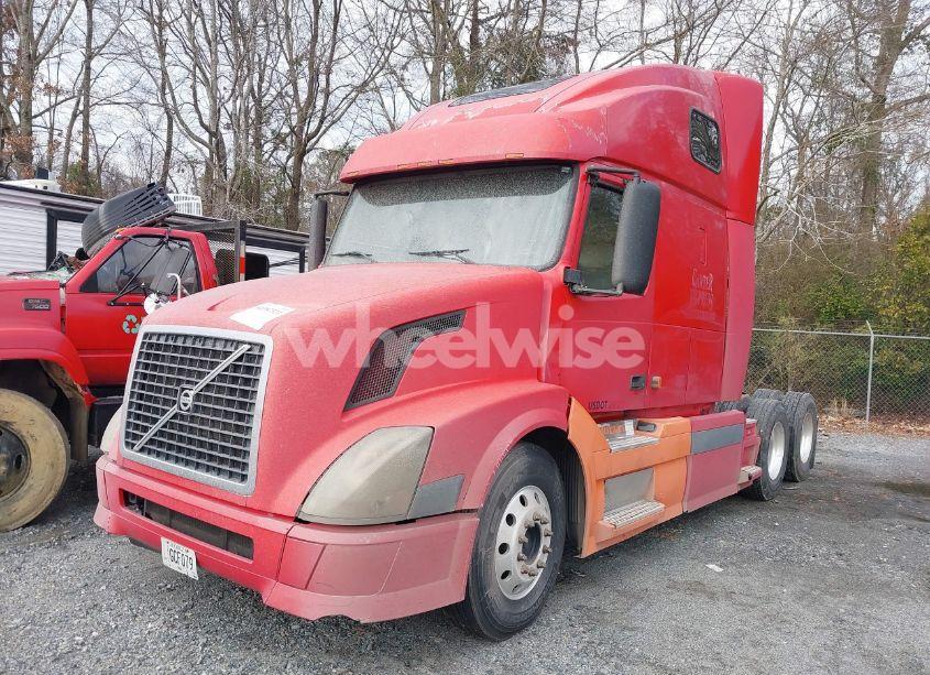 Photo 2 of 2005 Volvo Vn VNL (VIN 4V4NC9GH25N388120)