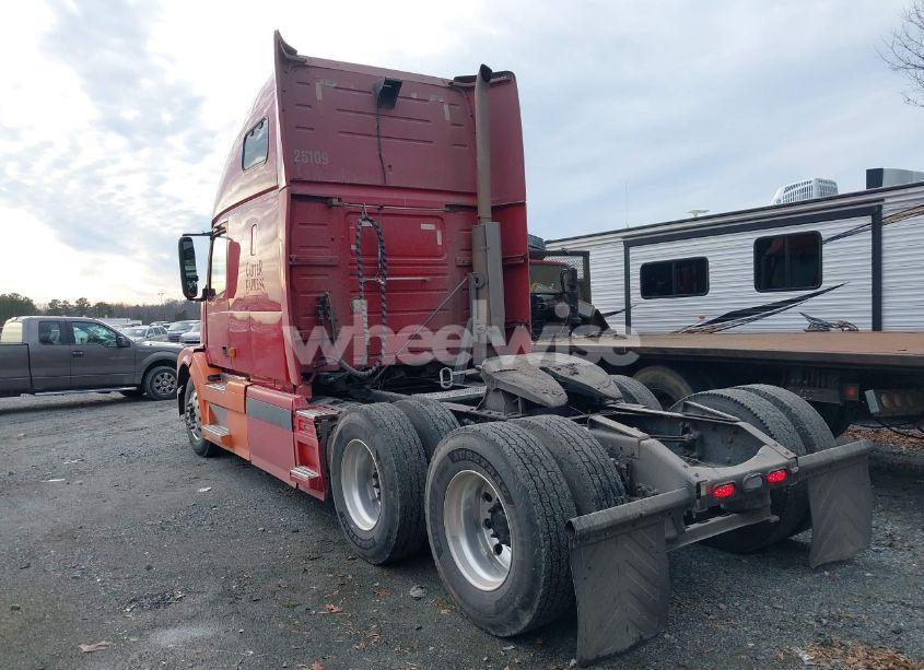 Photo 3 of 2005 Volvo Vn VNL (VIN 4V4NC9GH25N388120)