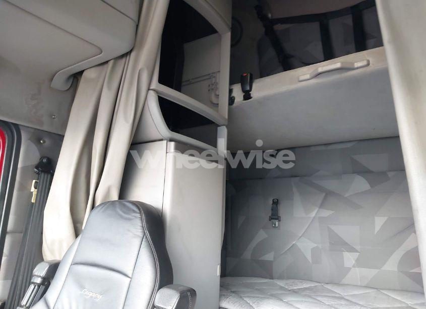 Photo 6 of 2005 Volvo Vn VNL (VIN 4V4NC9GH25N388120)