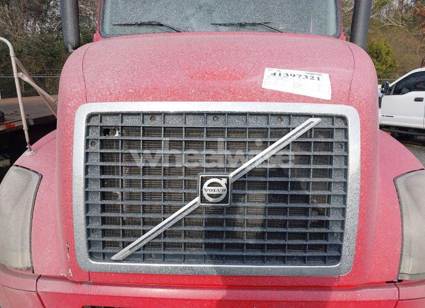 Photo 9 of 2005 Volvo Vn VNL (VIN 4V4NC9GH25N388120)