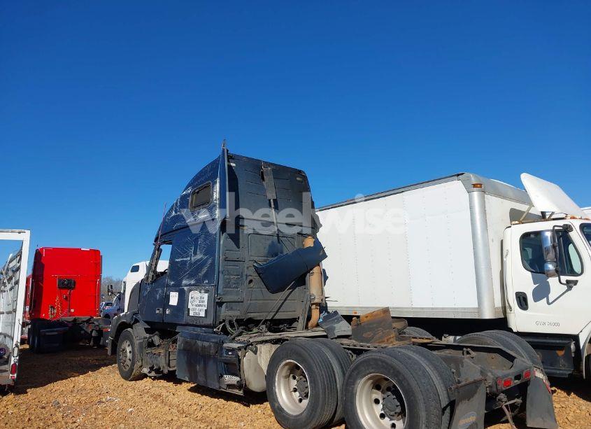 Photo 3 of 2005 Volvo Vn VNL (VIN 4V4NC9GH25N390711)