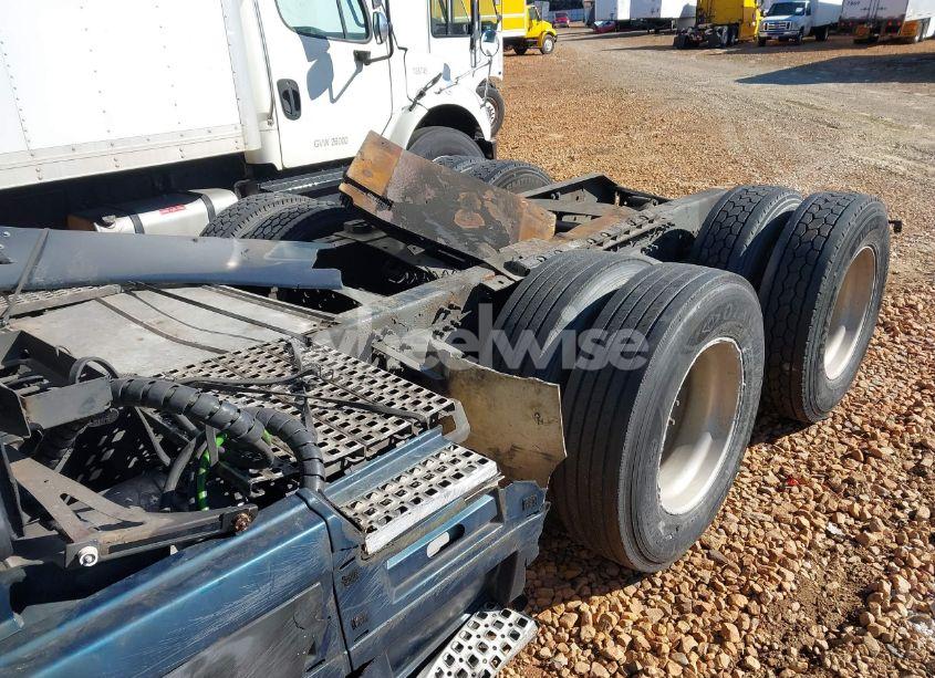 Photo 8 of 2005 Volvo Vn VNL (VIN 4V4NC9GH25N390711)