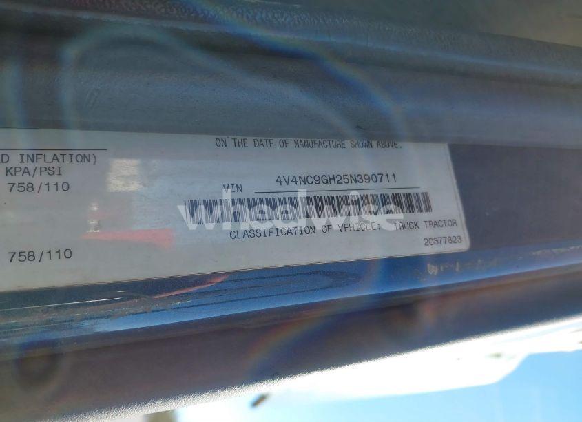 Photo 9 of 2005 Volvo Vn VNL (VIN 4V4NC9GH25N390711)