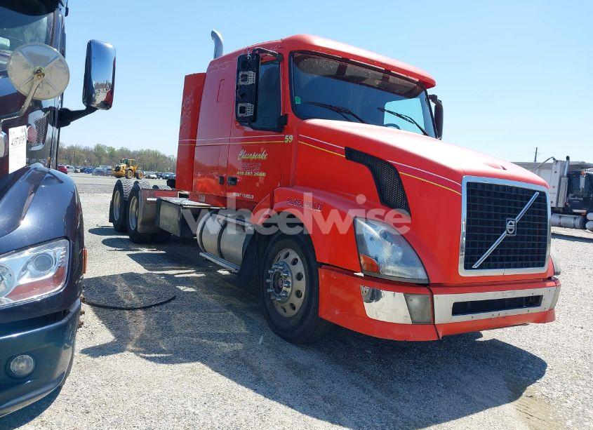 2004 Volvo Vn VNL (VIN 4V4NC9GH54N372640) main photo