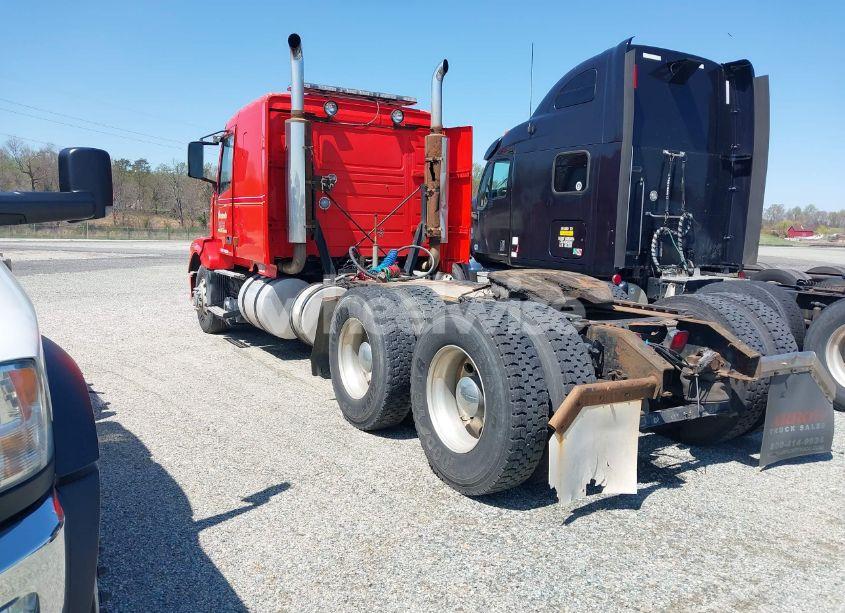 Photo 3 of 2004 Volvo Vn VNL (VIN 4V4NC9GH54N372640)