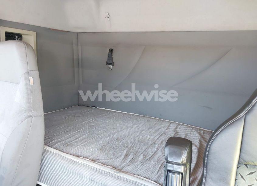 Photo 6 of 2004 Volvo Vn VNL (VIN 4V4NC9GH54N372640)