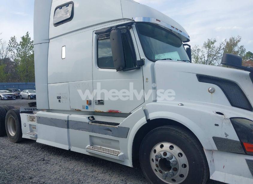 Photo 12 of 2005 Volvo Vn VNL (VIN 4V4NC9GHX5N387202)