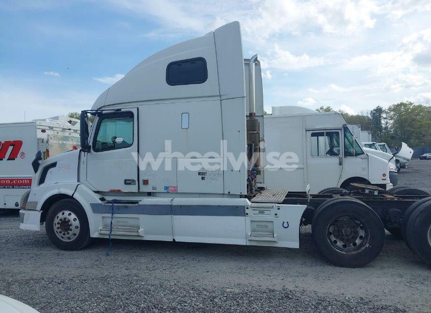 Photo 13 of 2005 Volvo Vn VNL (VIN 4V4NC9GHX5N387202)