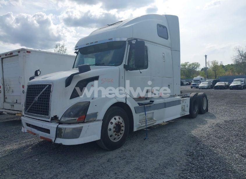 Photo 2 of 2005 Volvo Vn VNL (VIN 4V4NC9GHX5N387202)