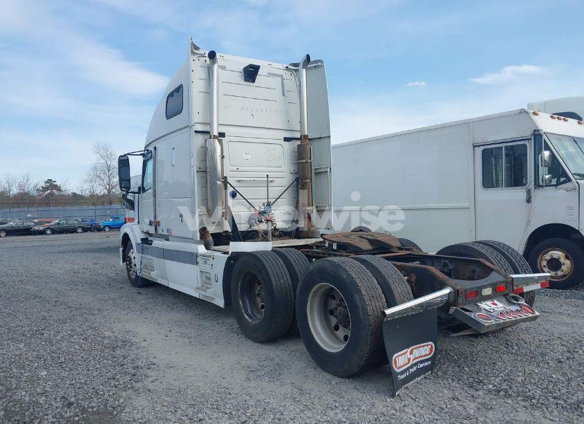 Photo 3 of 2005 Volvo Vn VNL (VIN 4V4NC9GHX5N387202)