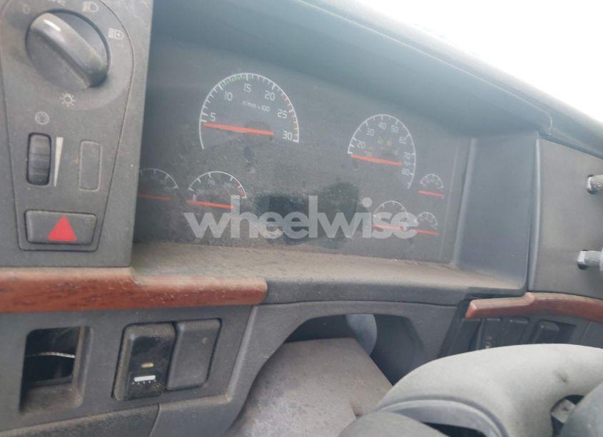 Photo 5 of 2005 Volvo Vn VNL (VIN 4V4NC9GHX5N387202)