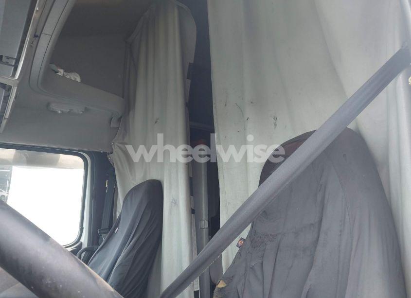 Photo 6 of 2005 Volvo Vn VNL (VIN 4V4NC9GHX5N387202)