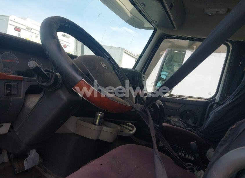 Photo 7 of 2005 Volvo Vn VNL (VIN 4V4NC9GHX5N387202)