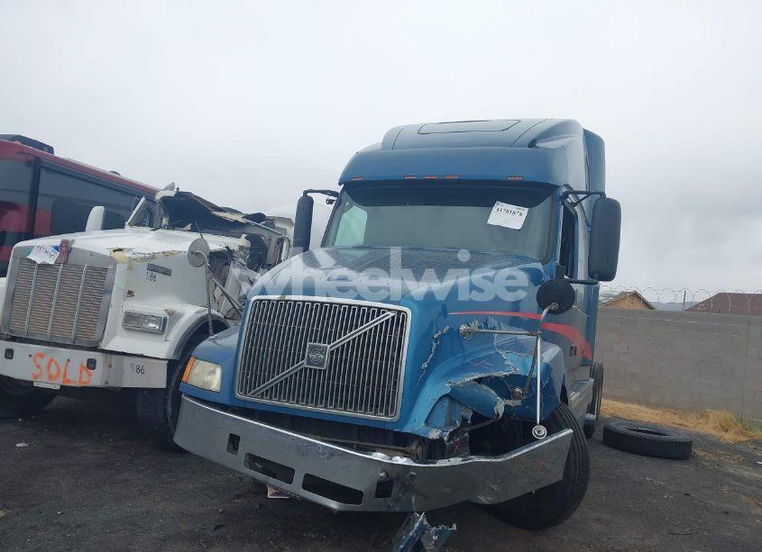 Photo 2 of 2002 Volvo Vn VNL (VIN 4V4NC9JJ42N259500)