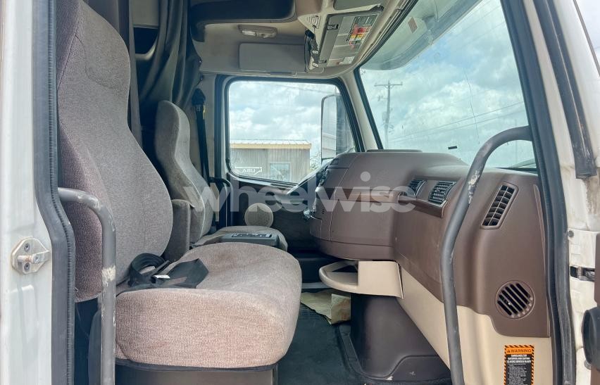 Photo 11 of 2018 VOLVO VN VNL (VIN 4V4NC9TH0JN******)