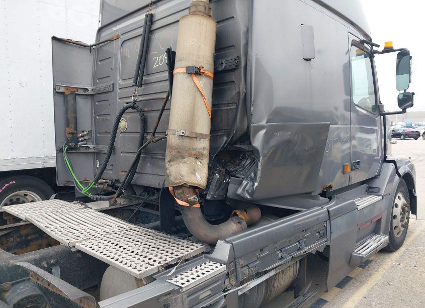 Photo 11 of 2004 Volvo Vn VNL (VIN 4V4NC9TJ04N358685)