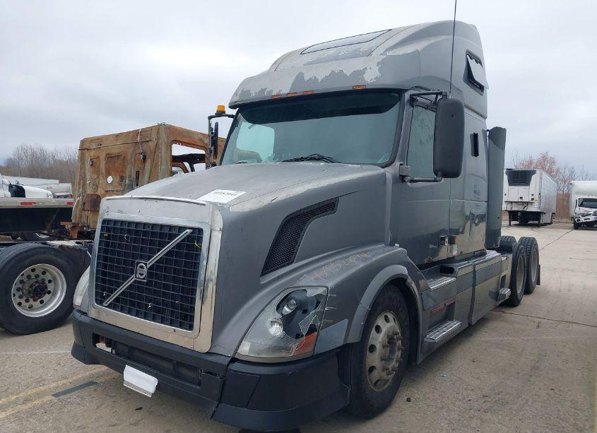 Photo 2 of 2004 Volvo Vn VNL (VIN 4V4NC9TJ04N358685)