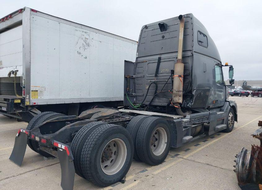 Photo 4 of 2004 Volvo Vn VNL (VIN 4V4NC9TJ04N358685)