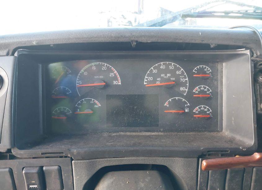 Photo 5 of 2004 Volvo Vn VNL (VIN 4V4NC9TJ04N358685)