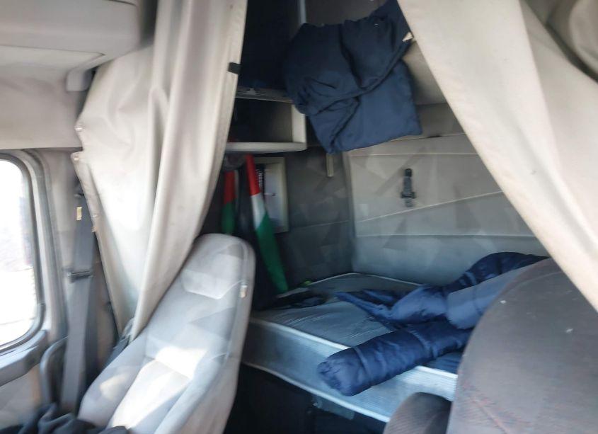 Photo 6 of 2004 Volvo Vn VNL (VIN 4V4NC9TJ04N358685)